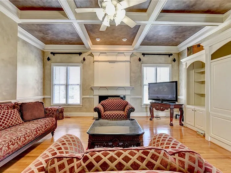 8910 Pinehurst Cv — Photo 19