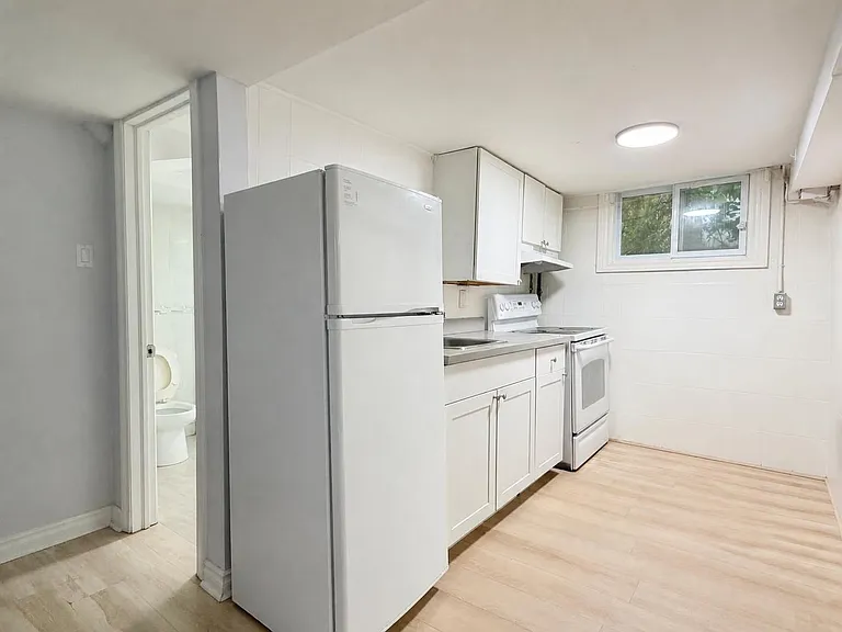 567 Campbell Ave #LOWER — Photo 1