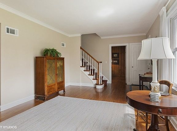 3rd image of 336 Rosewood Ave