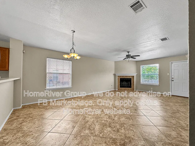 3 bed, 2.0 bath, 1358 sqft, $1,995 — Photo 3