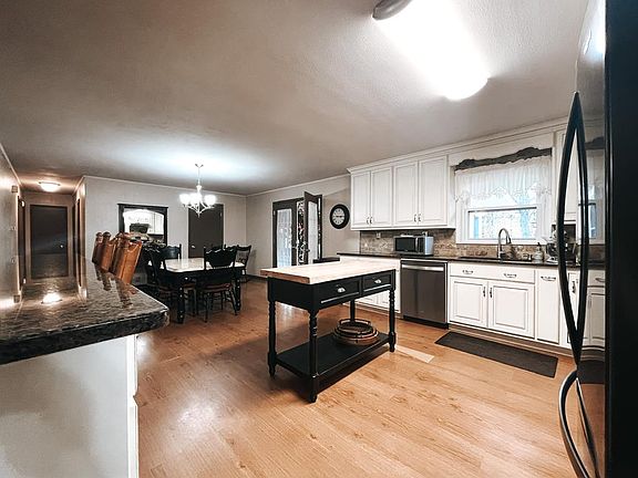 4th image of 124 James St