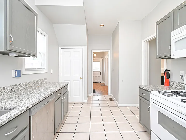 4221 Bell St — Photo 20