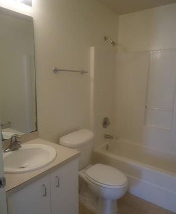 5th image of 2803 Todd Ave S #S