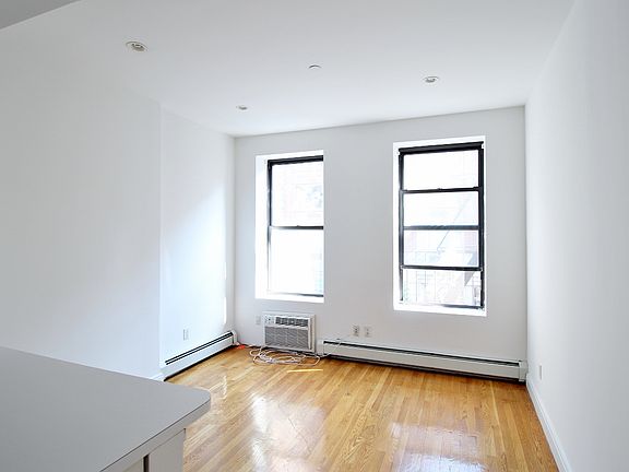 2nd image of 347 E 82nd St APT 501