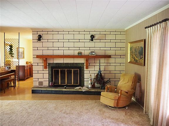 4th image of 621 16th Pl