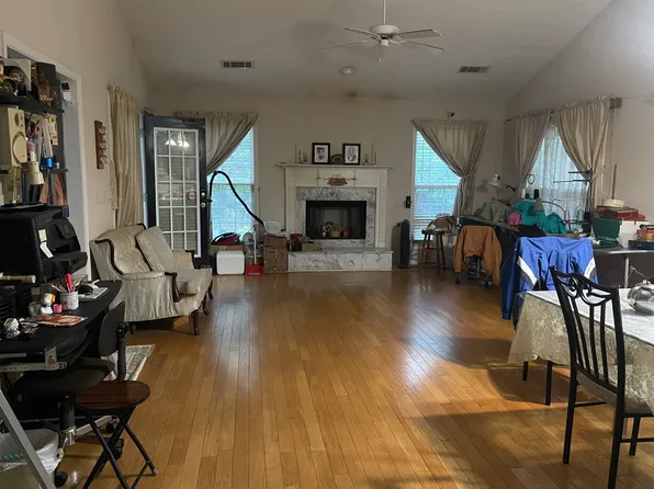 3993 Suwanee Place Dr, Suwanee, GA 30024