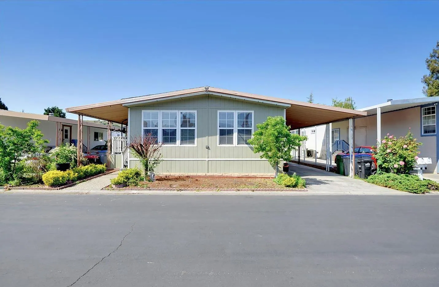 401 Chateau La Salle Dr #401 photo 1