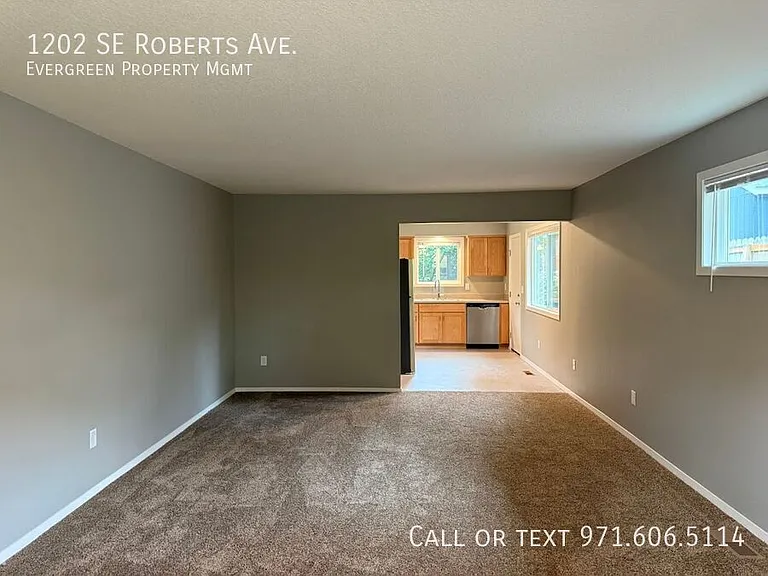 1202 SE Roberts Ave — Photo 6
