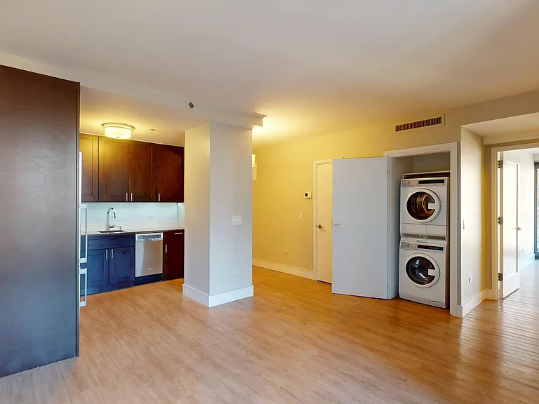 237 E 34th St #1506 — Photo 6