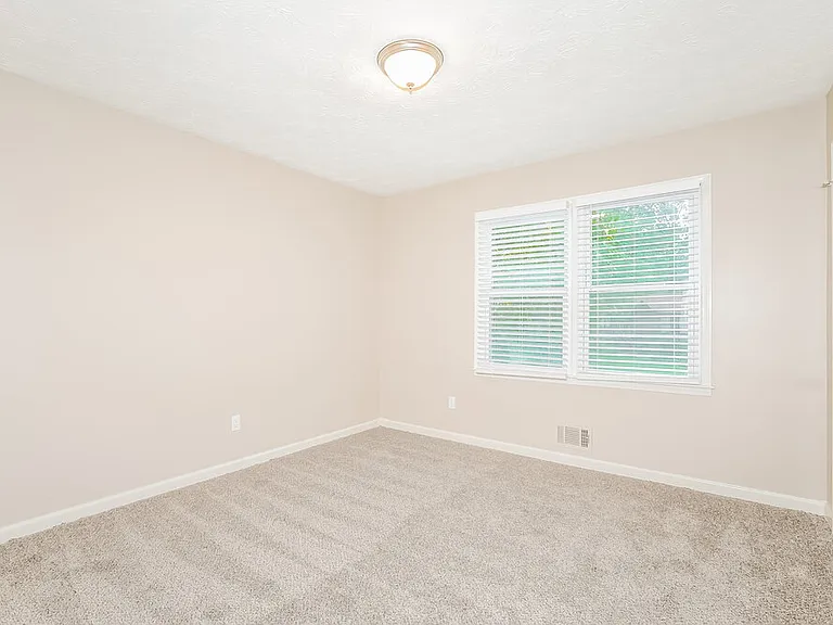 3872 Cloudland Dr — Photo 11