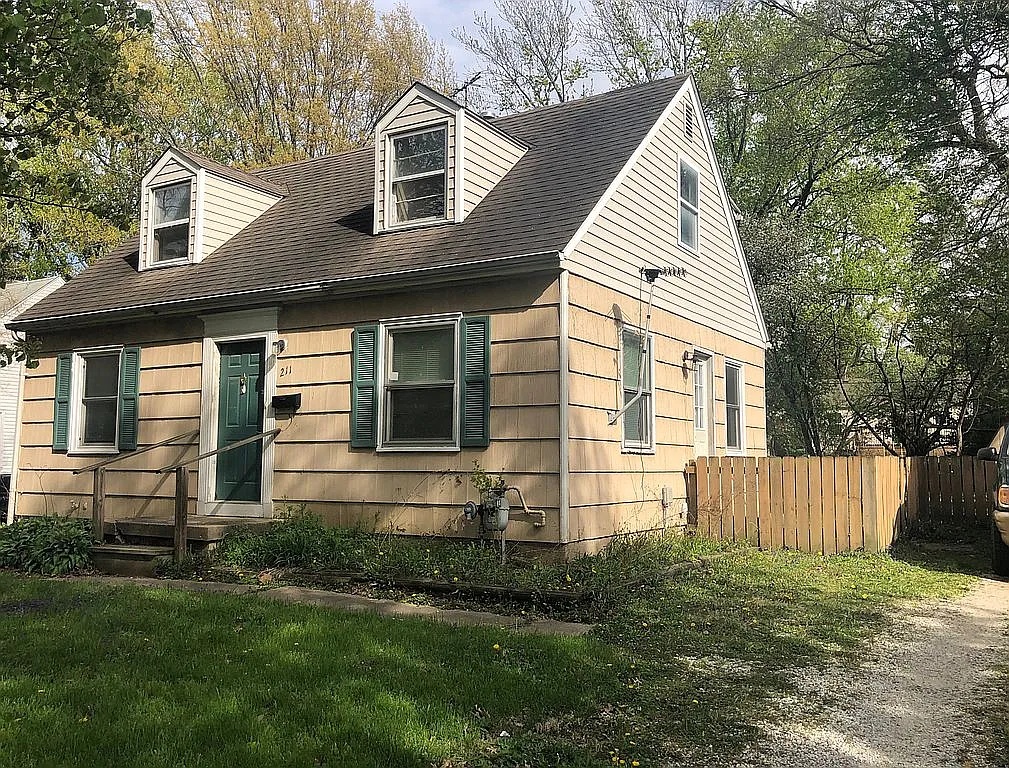 211 Arcadia Dr photo 1