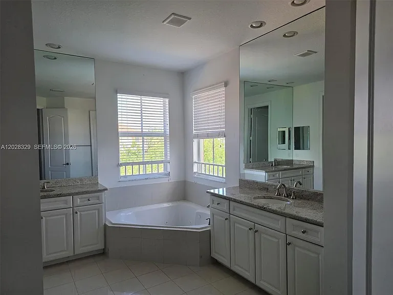 8671 Lakeside Bnd #1 — Photo 16