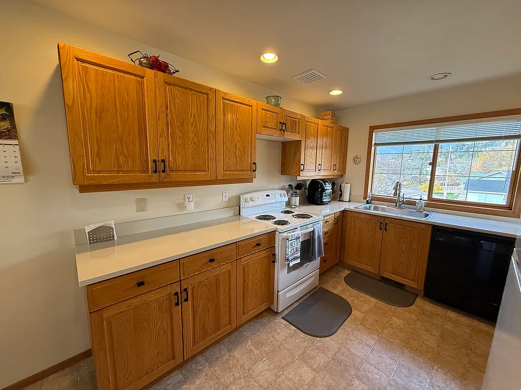 217 Parkway Drive - 1 — Photo 4