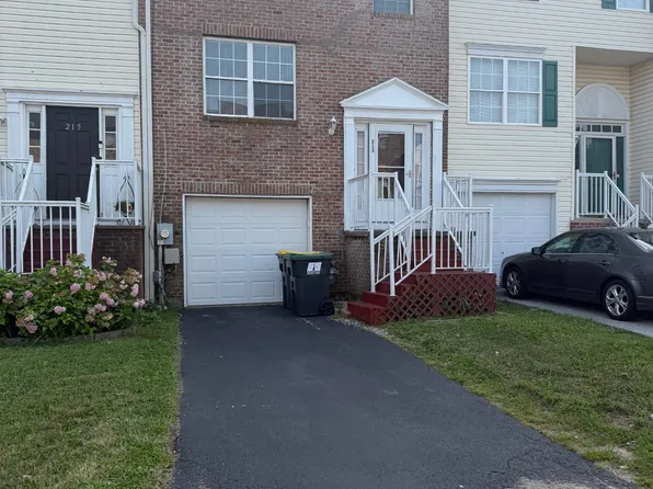 213 Bellwether Ct, Newark, DE 19702