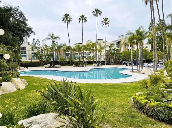 5500 Owensmouth Ave APT 218, Woodland Hills, CA 91367
