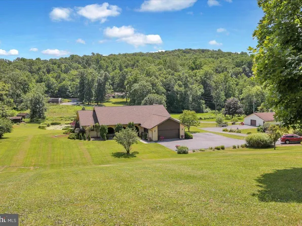 22 Bick Rd, Fleetwood, PA 19522