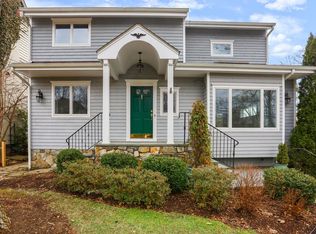 1 Richmond Dr, Old Greenwich, CT 06870