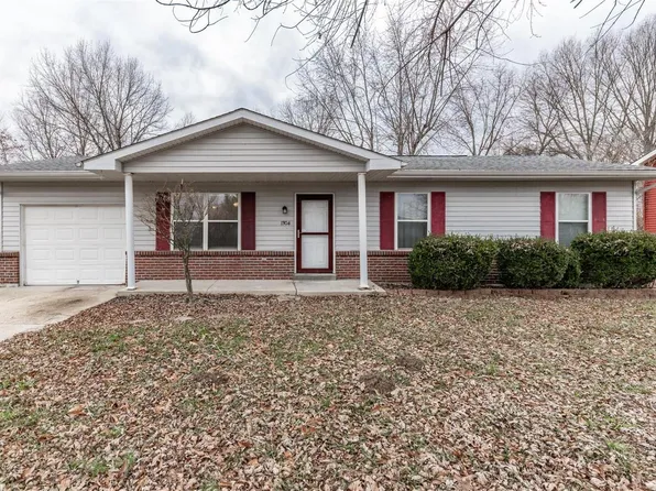 1304 Peach Tree Ln, Pacific, MO 63069