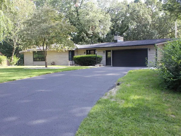 2631 Hillview Ln, Saint Joseph, MI 49085