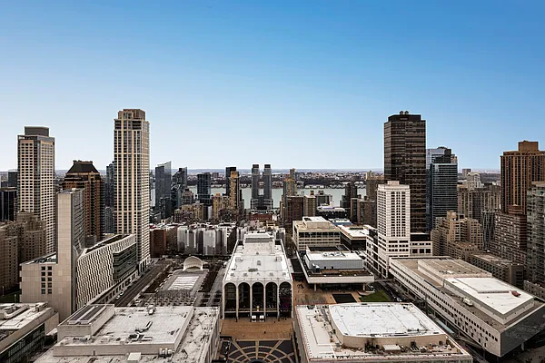 Rented by Douglas Elliman | media 14