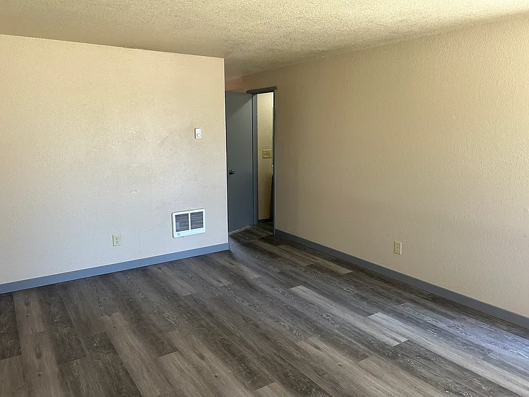 1765 Queen Ave SW — Photo 31