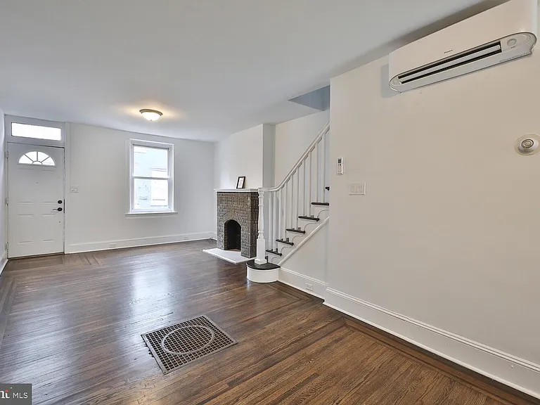 1308 E Oxford St — Photo 8