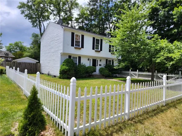 34 Chaffee St, Rumford, RI 02916