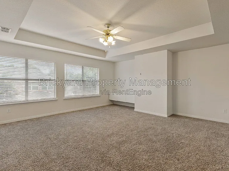 4409 Mitchell Ln — Photo 1