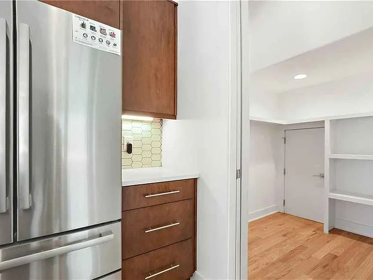 669 E Ave NE #A — Photo 8
