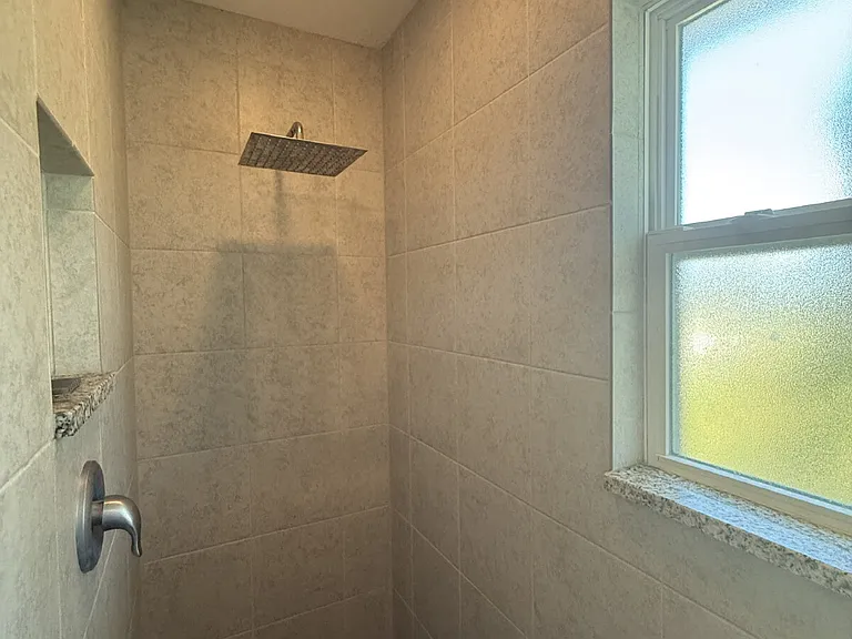230 Wisconsin Ave — Photo 16