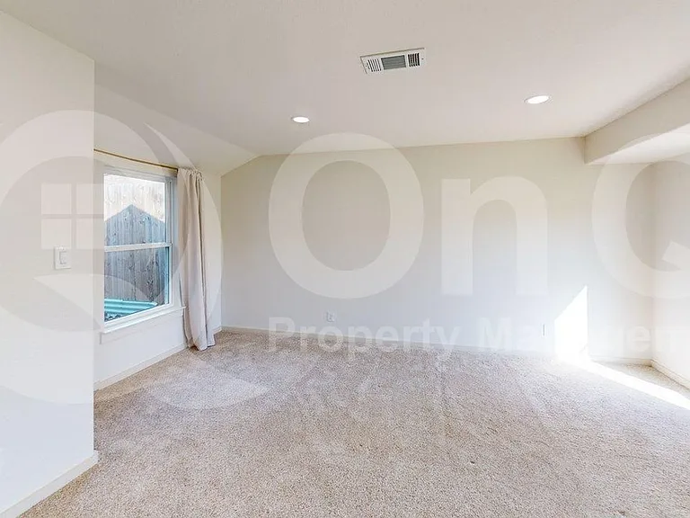 2517 Canterbury Ct — Photo 11