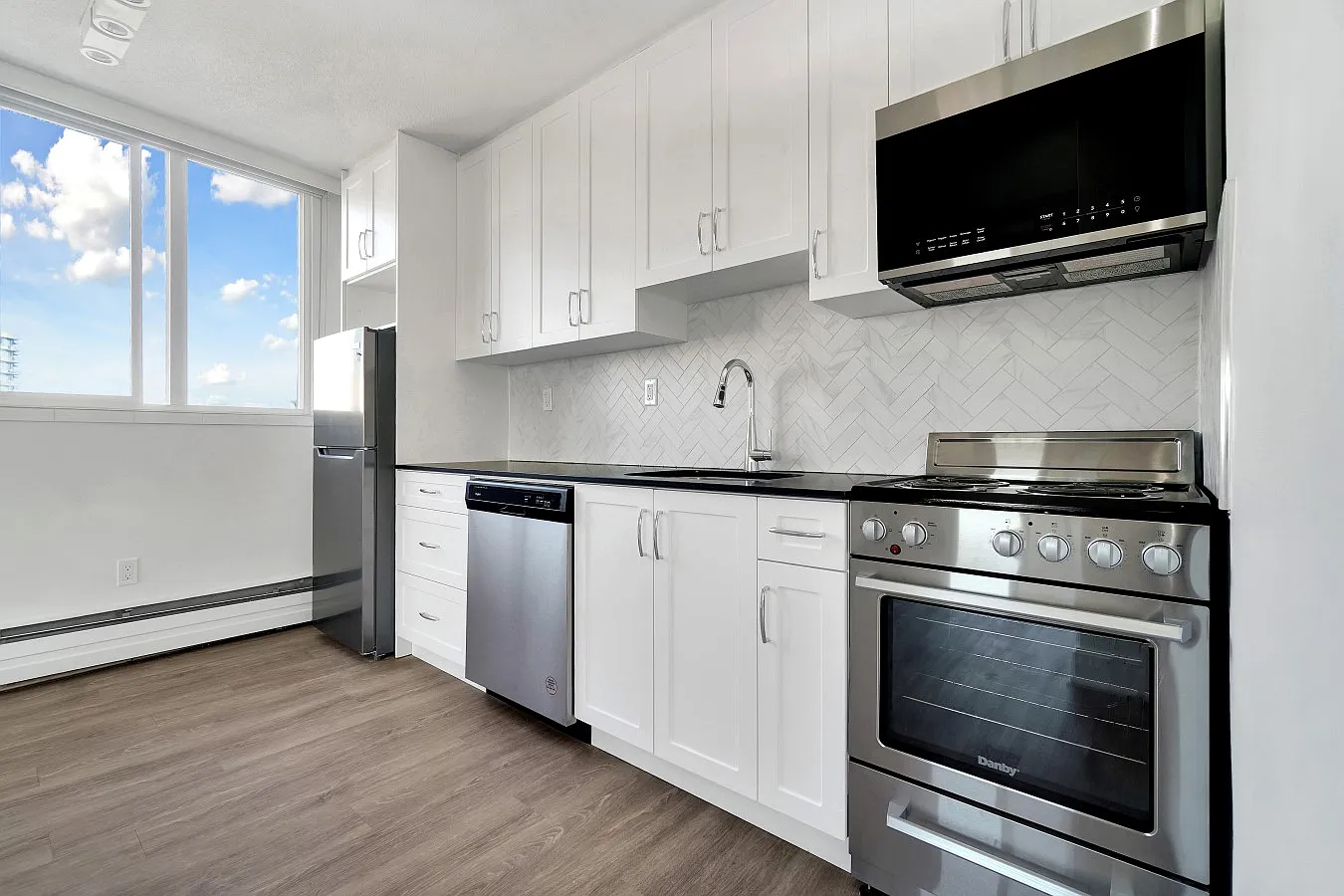 1454 Pendrell Street — Photo 1