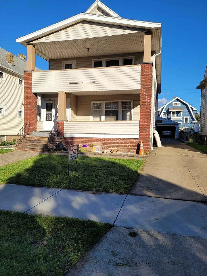 2 bed, 1300 sqft, $1,500 — Photo 1
