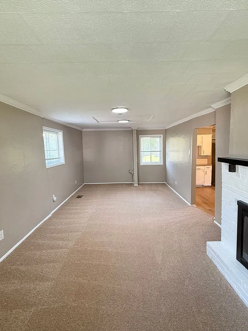 3 Bed, 1.5 Bath in Overbrook/ Brookline for rent- Huge yard and great layout! — Photo 4