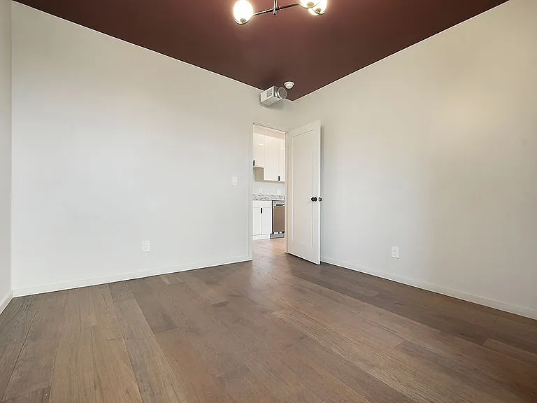 3315 Main St #4 — Photo 7