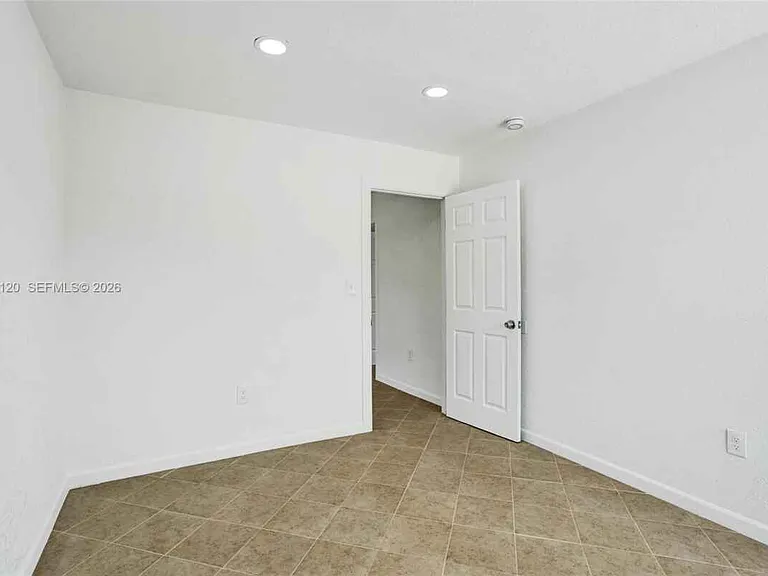 2120-2122 Thomas St — Photo 32