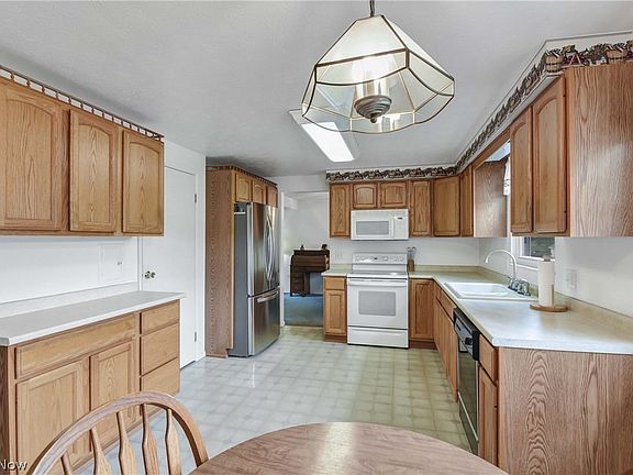 2nd image of 1656 Belfair Dr