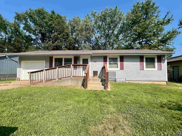 1121 N Elvira St, Auburn, KS 66402
