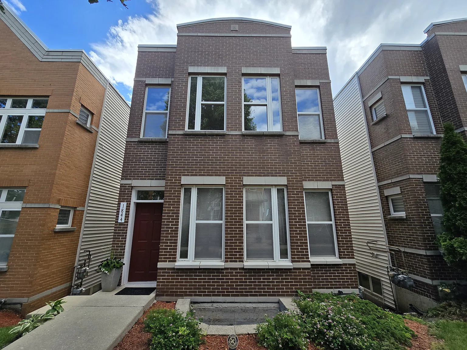 2 bed, 1400 sqft, $2,000 — Photo 1