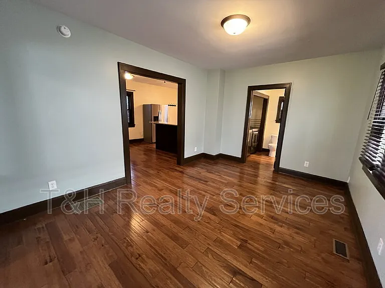 932 E Morris St — Photo 10