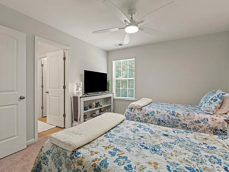 106 Baneberry Ln — Photo 32