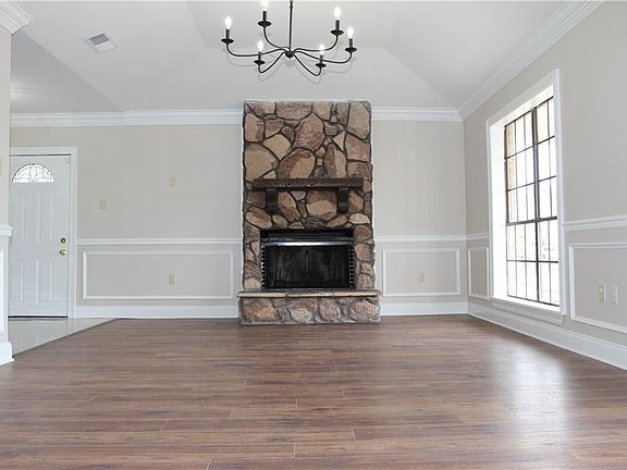 4th image of 12971 Jeanne Ct