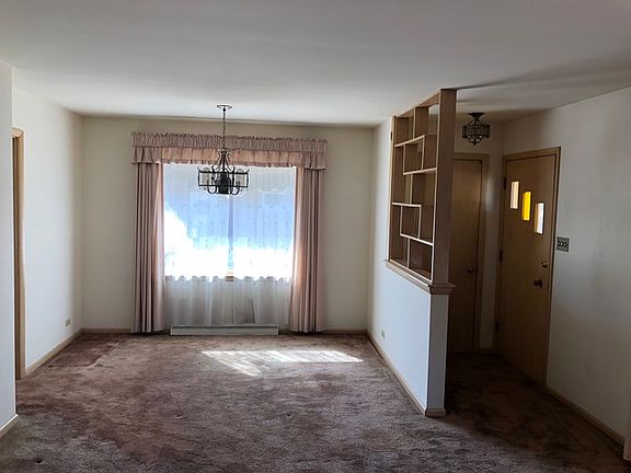 5th image of 907 E 162nd Pl