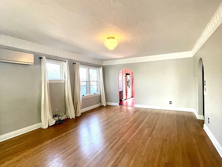1016 E 36th St — Photo 5