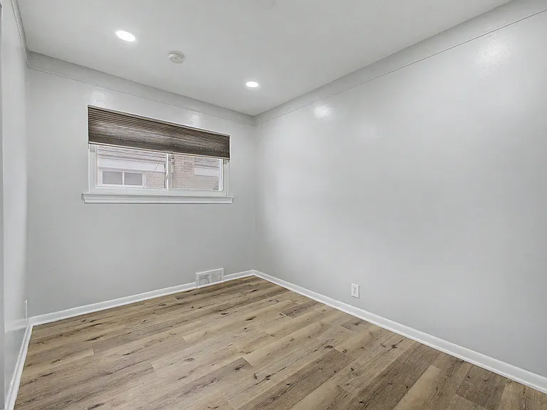 24315 Currier St — Photo 18