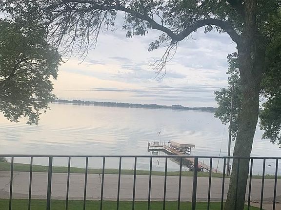 3rd image of 605 Chautauqua Park Dr APT 4
