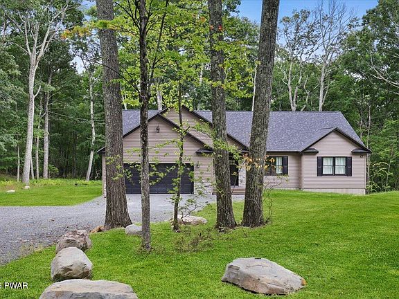 3rd image of 265 Oneida Way