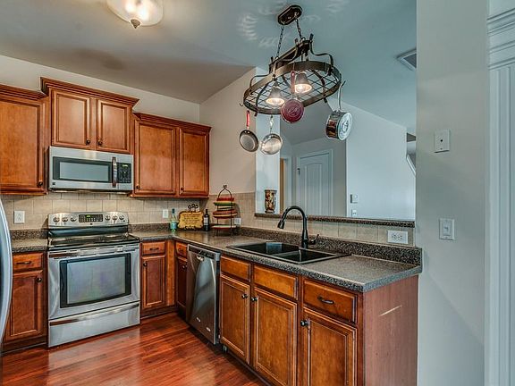 4th image of 3015 Holderwood Dr