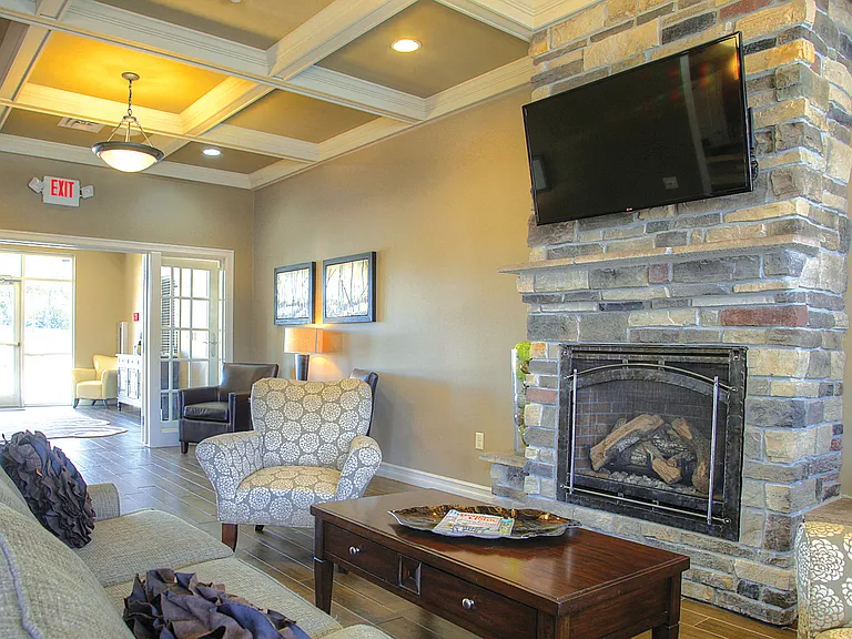 Summit Falls Apartments & Townhomes — Photo 5
