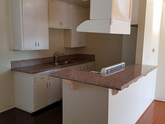 4th image of 323 W 11th St APT 10